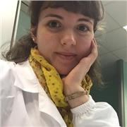 Laureata in Genetica e Biologia Molecolare impartisce lezioni di scienze, biologia, chimica e biochimica